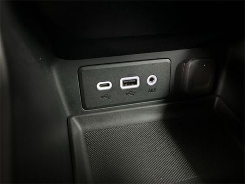 Used 2024 GMC Terrain SLE image 34