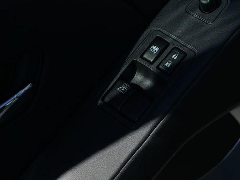 Used 2025 Nissan Frontier SV image 16