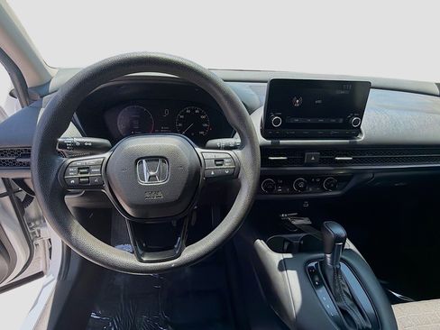 Used 2024 Honda HR-V LX image 9