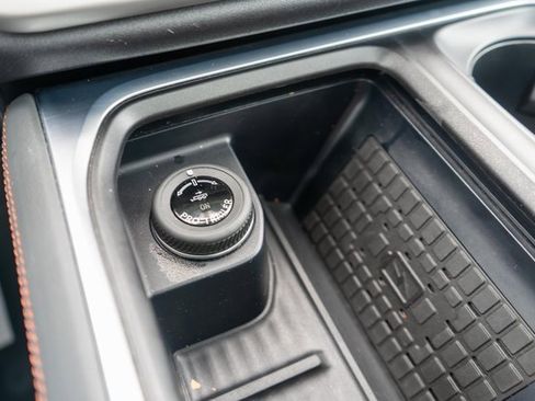 Used 2025 Ford Expedition Active image 32