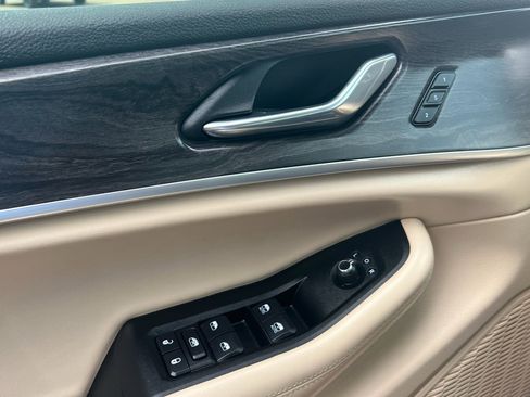 Used 2025 Jeep Grand Cherokee L Limited image 20