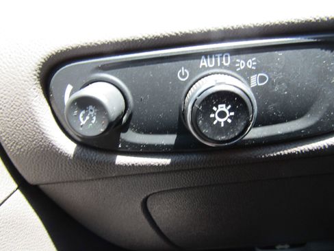 Used 2020 Chevrolet Malibu LT FWD image 18