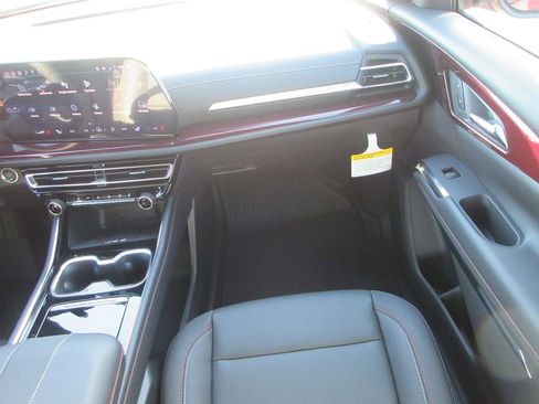 New 2026 Chevrolet Traverse Z71 w/ LPO, Floor Liner Package image 17