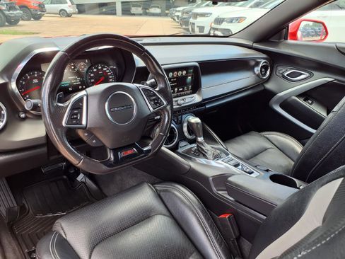Used 2018 Chevrolet Camaro SS RWD image 5