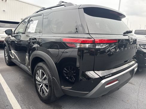 Used 2026 Nissan Pathfinder SL FWD image 7