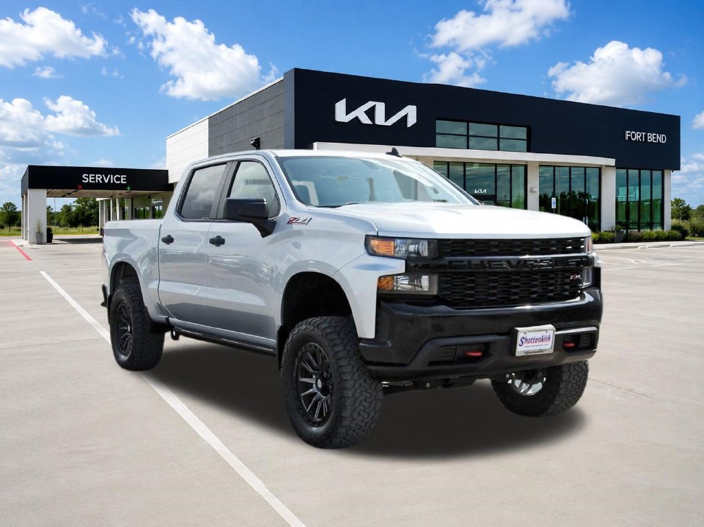 Used 2021 Chevrolet Silverado 1500 Custom Trail Boss w/ LPO, Dark Essentials Package AWD/4WD image 3
