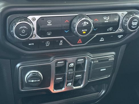 Used 2023 Jeep Gladiator Sport AWD/4WD image 26