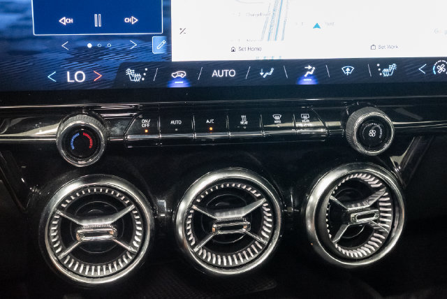 Used 2024 Chevrolet Blazer EV LT AWD/4WD image 19