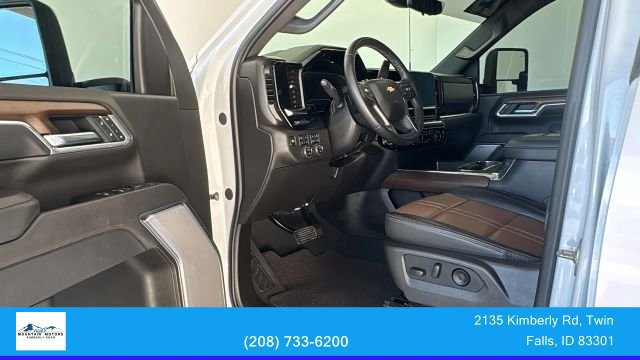 Used 2025 Chevrolet Silverado 3500 High Country w/ Technology Package AWD/4WD image 15