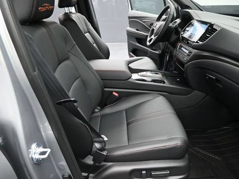 Used 2025 Honda Ridgeline TrailSport image 37
