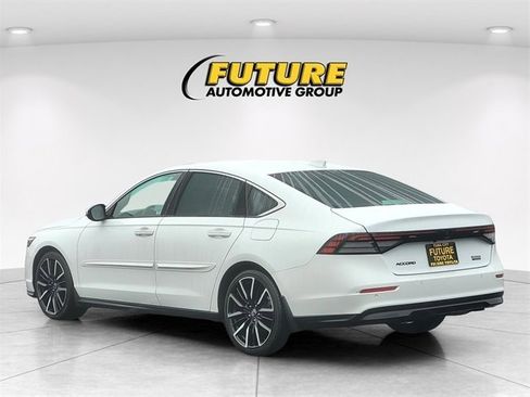 Used 2023 Honda Accord Touring image 7