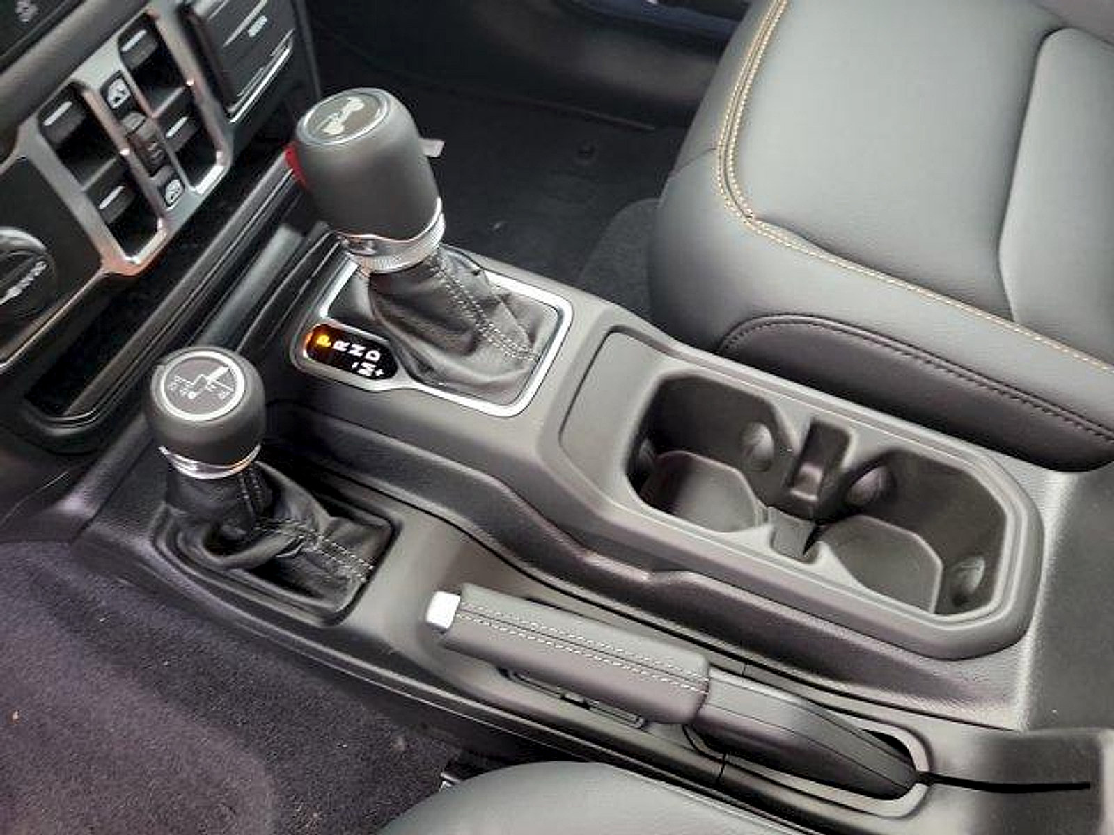 New 2026 Jeep Wrangler Unlimited Sahara AWD/4WD image 9