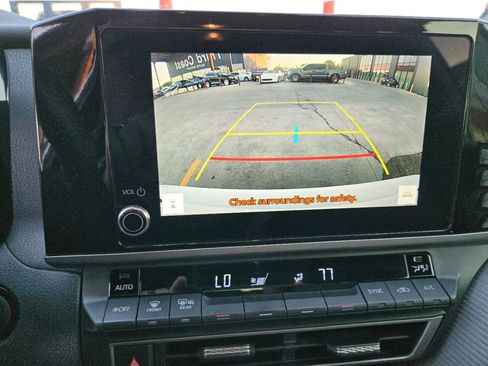 Used 2025 Toyota Camry SE image 13