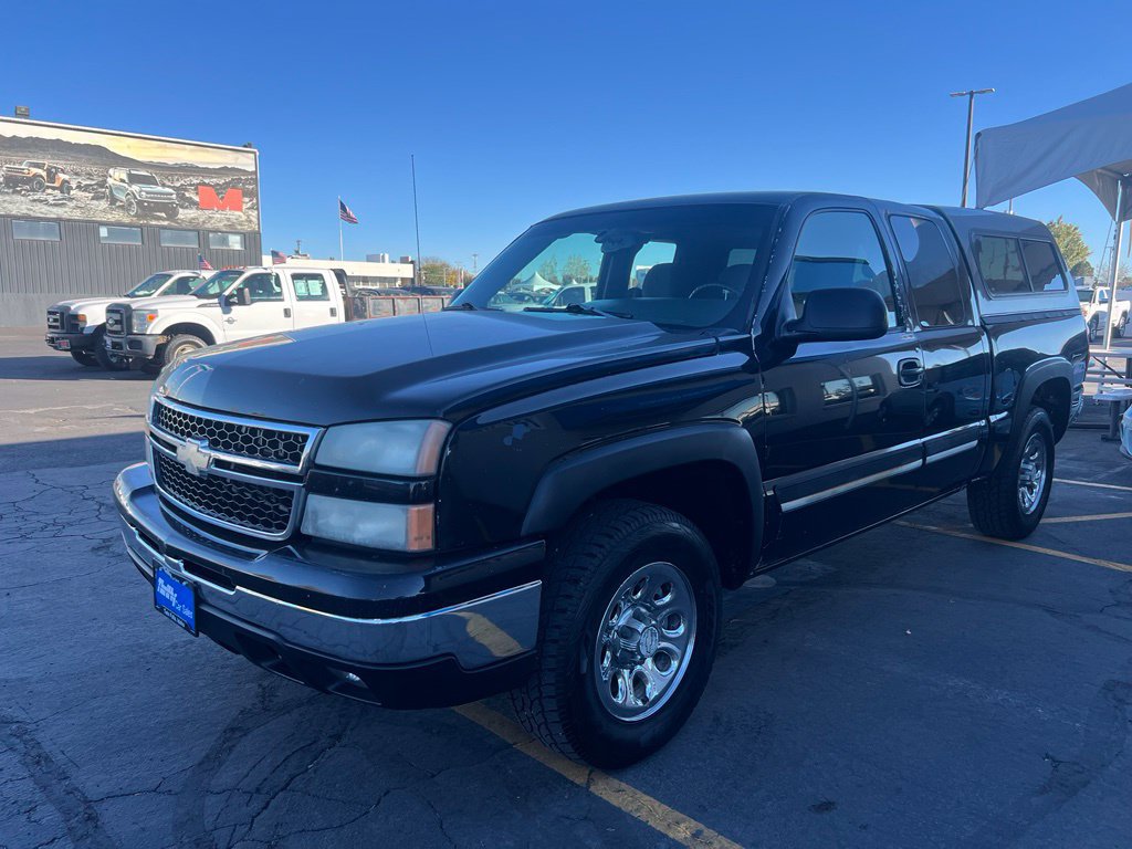 Used 2006 Chevrolet Silverado 1500 LT w/ Light Duty Power Package AWD/4WD image 9