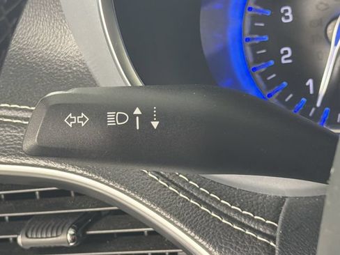 Used 2025 Chrysler Pacifica Limited FWD image 16