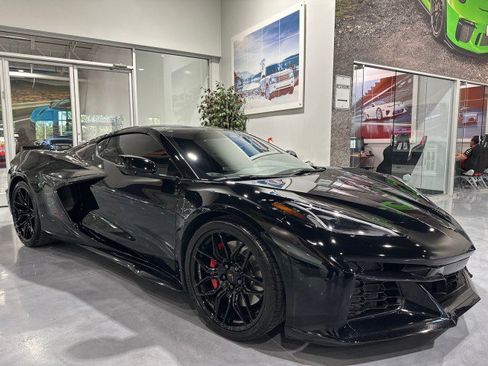 Used 2025 Chevrolet Corvette Z06 RWD image 16
