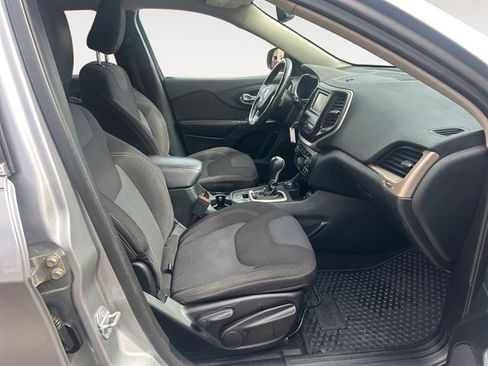 Used 2015 Jeep Cherokee Latitude w/ Cold Weather Group image 15