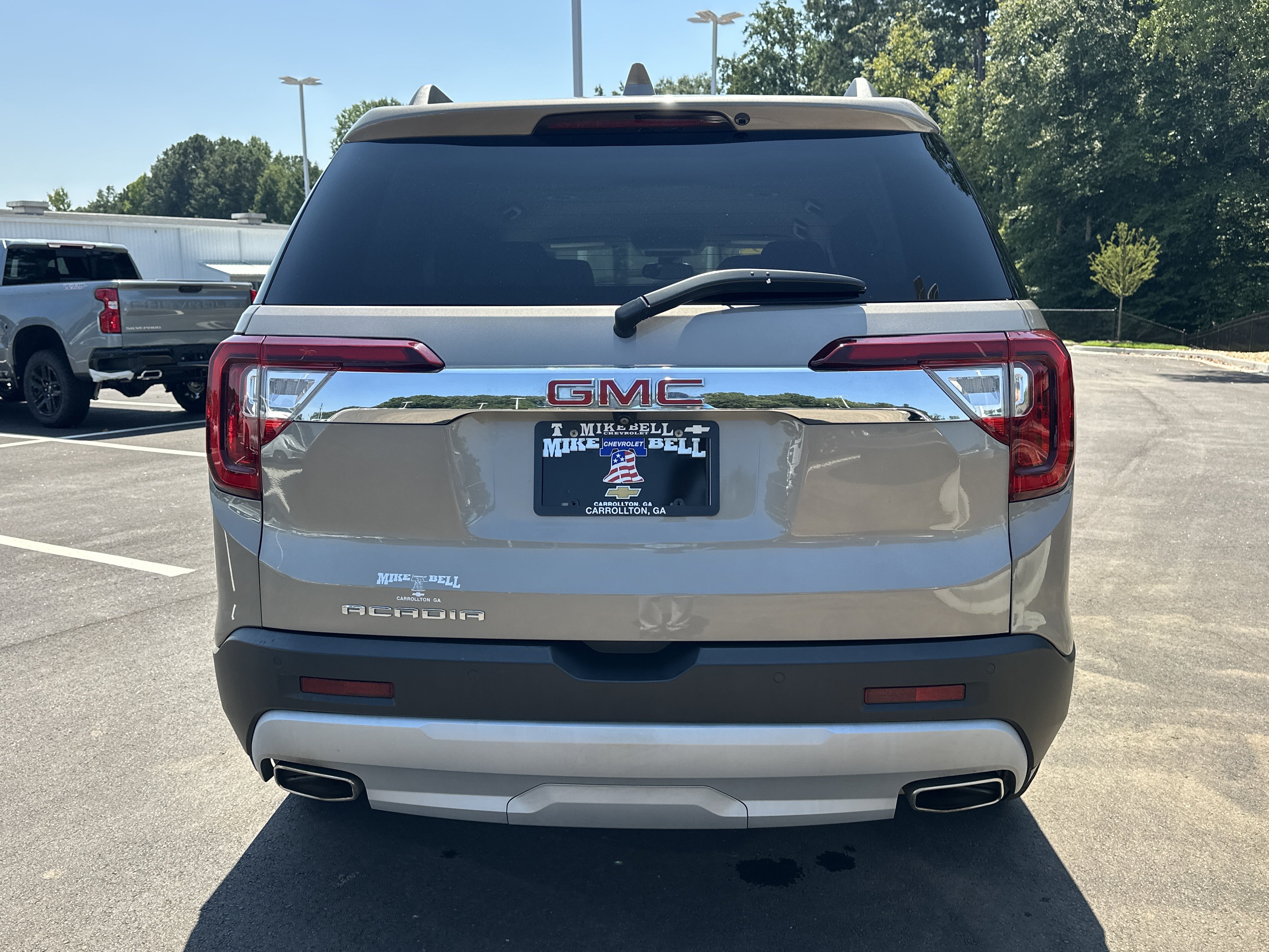 Used 2022 GMC Acadia SLT w/ Technology Package FWD image 7