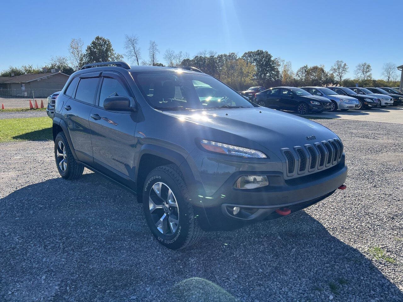 Used 2015 Jeep Cherokee Trailhawk AWD/4WD image 2