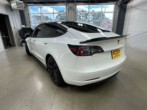 Used 2021 Tesla Model 3 Standard Range Plus image 3