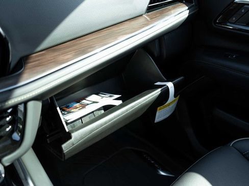 New 2026 Chevrolet Suburban Premier image 21