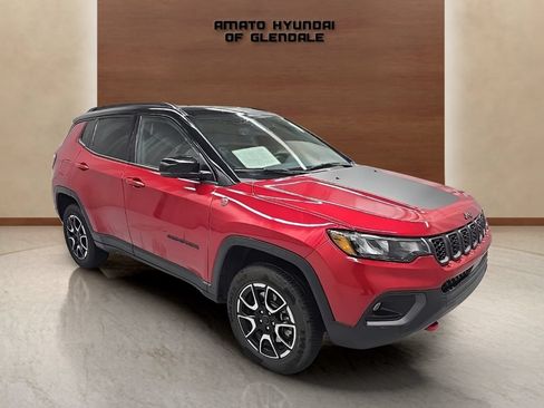 Used 2025 Jeep Compass Trailhawk AWD/4WD image 8