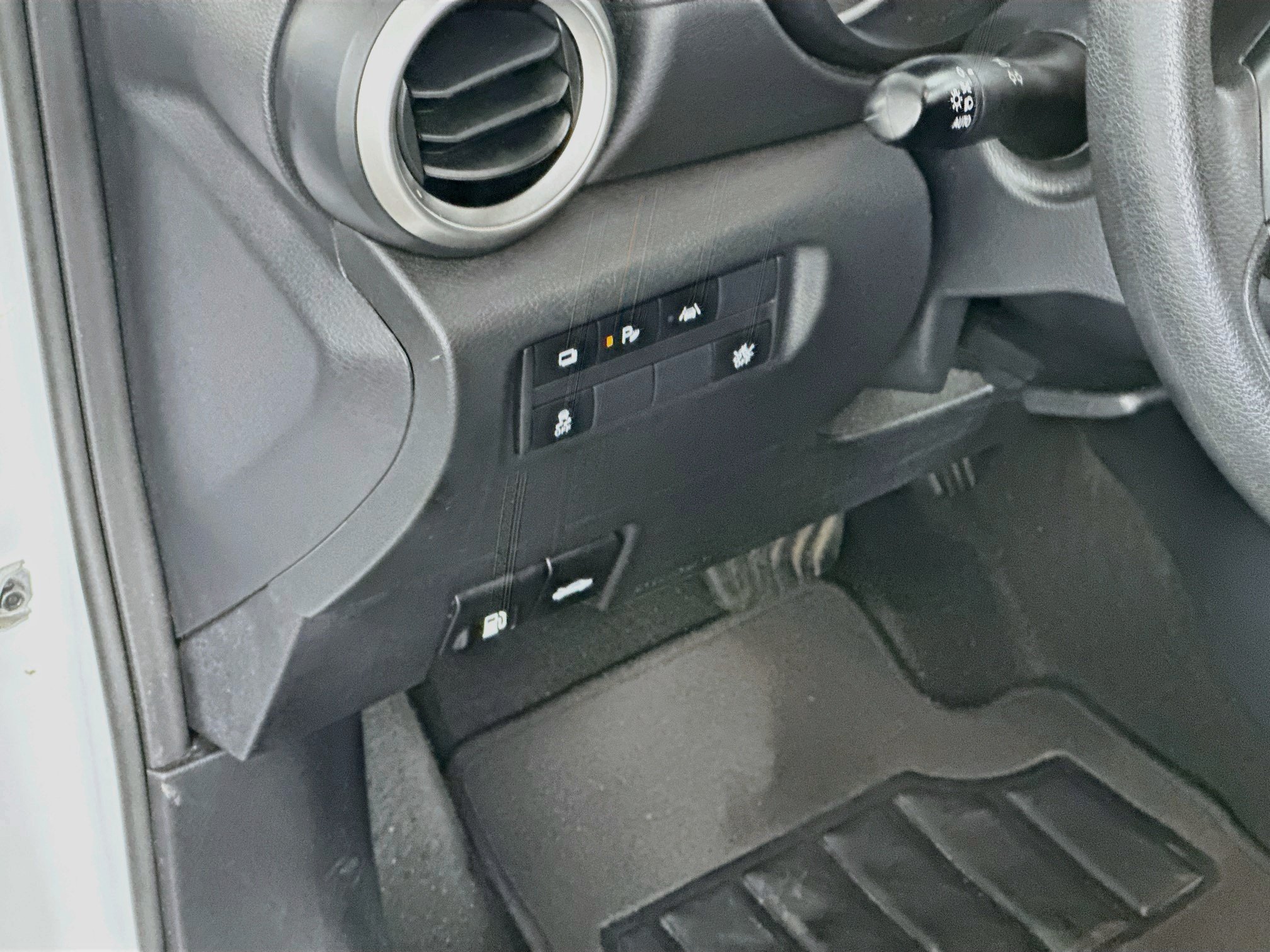 Used 2025 Nissan Versa S FWD image 16