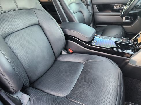 Used 2019 Land Rover Range Rover HSE image 12