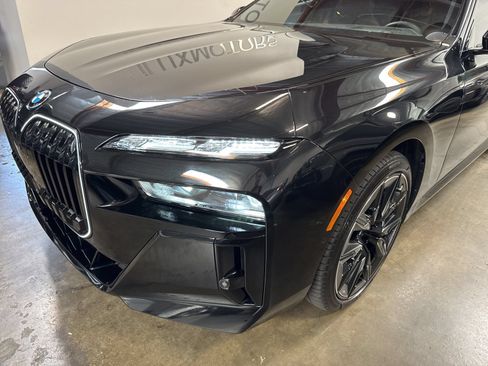 Used 2025 BMW i7 xDrive60 w/ Executive Package AWD/4WD image 4