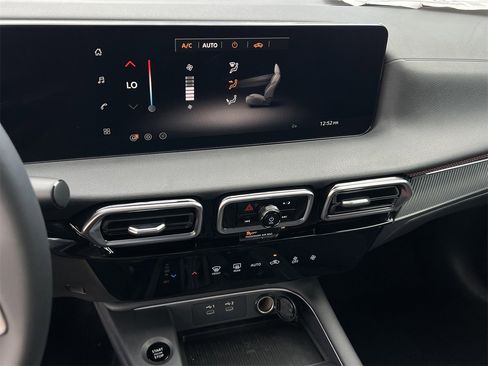 New 2026 Nissan Sentra SR image 11