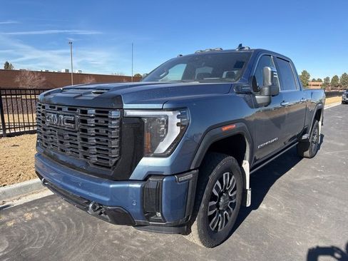 Used 2025 GMC Sierra 3500 Denali Ultimate image 2