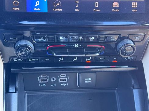 Used 2023 Jeep Grand Cherokee L Limited w/ Luxury Tech Group II image 14