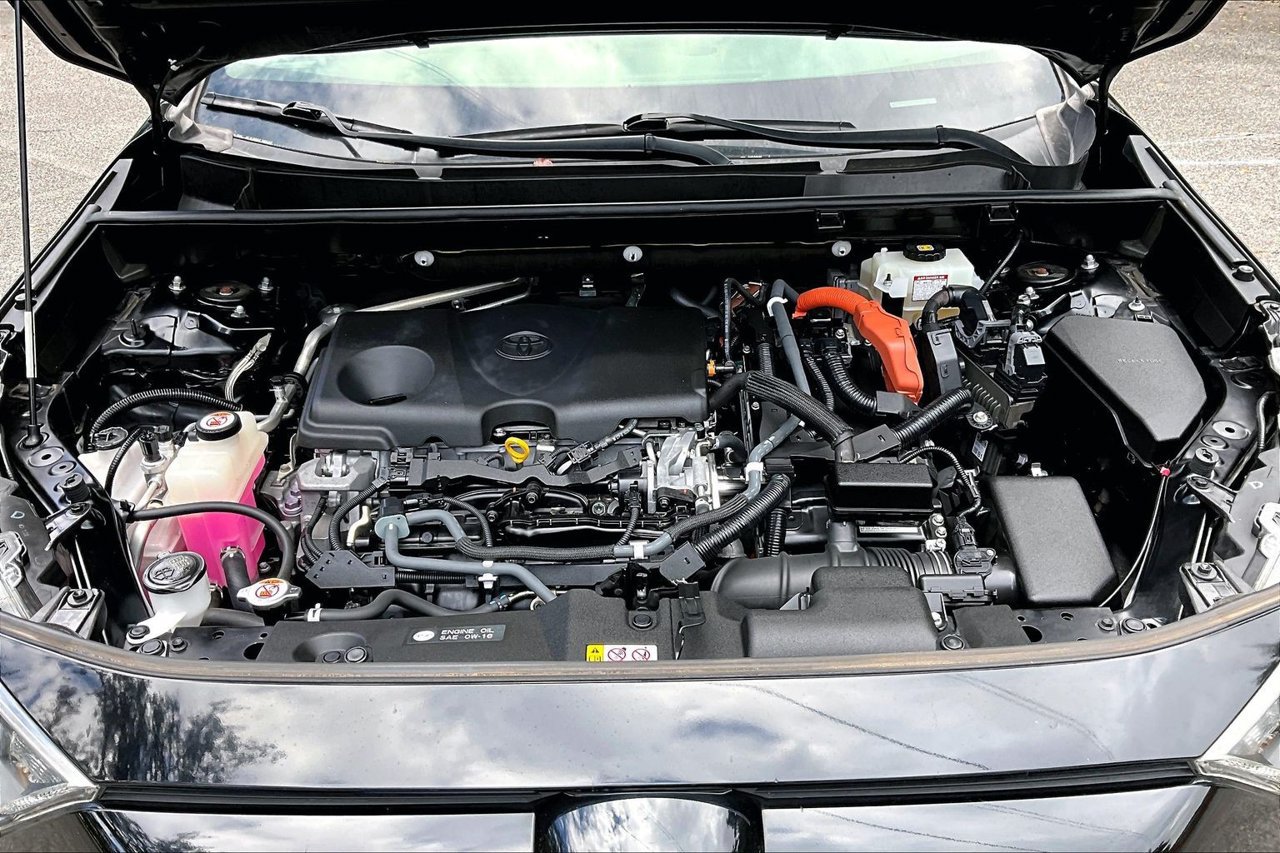 Used 2020 Toyota RAV4 LE AWD/4WD image 31