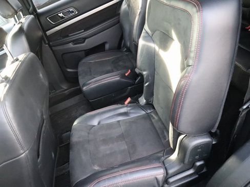 Used 2019 Ford Explorer XLT w/ Equipment Group 202A image 12