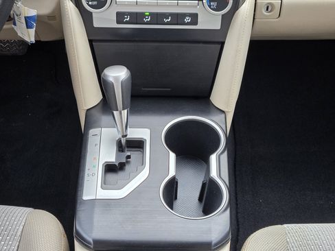 Used 2012 Toyota Camry LE image 18