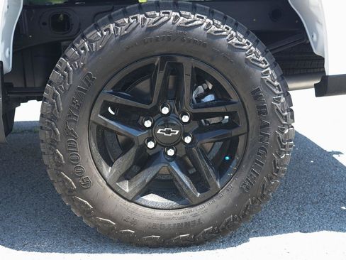 New 2026 Chevrolet Silverado 1500 Custom Trail Boss w/ LPO, Dark Essentials Package AWD/4WD image 11