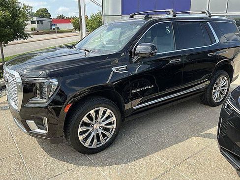 Used 2022 GMC Yukon Denali w/ Denali Premium Package AWD/4WD image 11