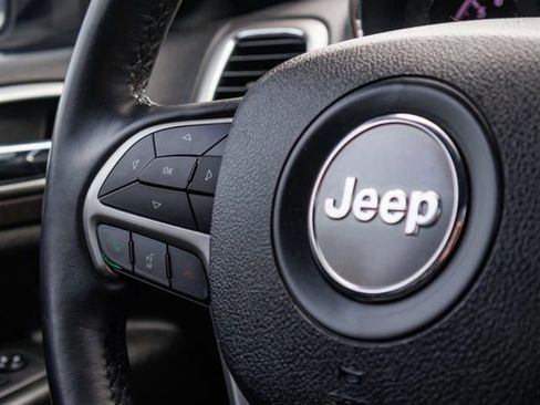 Used 2018 Jeep Grand Cherokee Altitude image 25