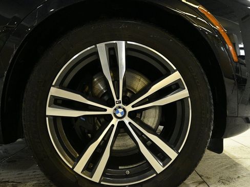 Used 2025 BMW X7 M60i image 9