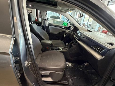 Used 2022 Volkswagen Taos SE w/ Panoramic Sunroof Package image 33