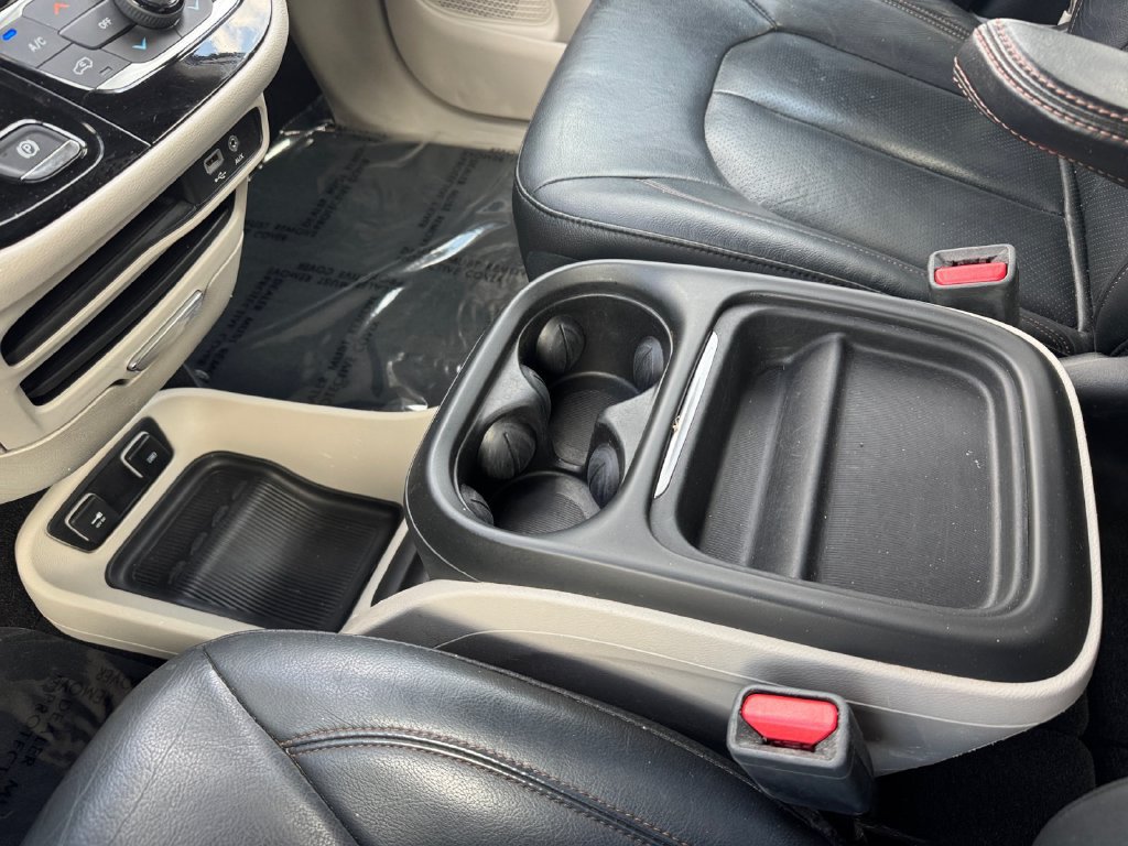 Used 2019 Chrysler Pacifica Touring-L FWD image 26