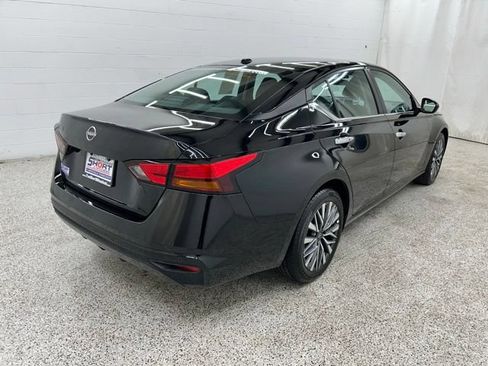 Used 2025 Nissan Altima 2.5 SV FWD image 2