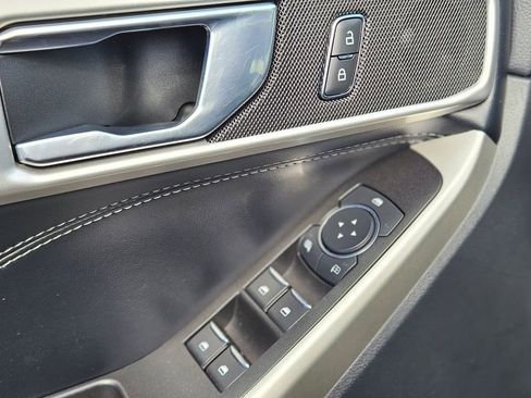 Used 2022 Ford Explorer XLT w/ Equipment Group 202A image 19