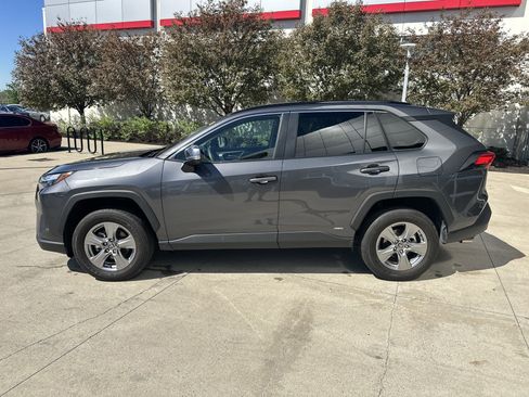 Used 2025 Toyota RAV4 XLE image 9