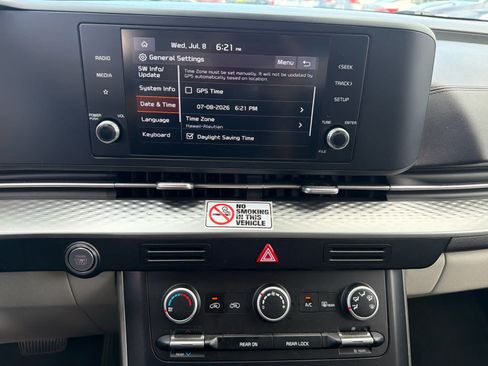 Used 2023 Kia Carnival LX FWD image 17