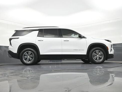 Used 2025 Chevrolet Traverse LT FWD image 30