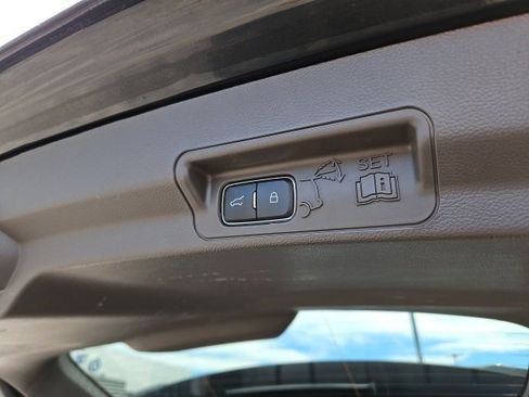 Used 2023 Ford Explorer Platinum w/ Technology Package image 18