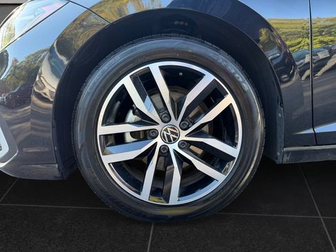 Used 2025 Volkswagen Jetta SE FWD image 9