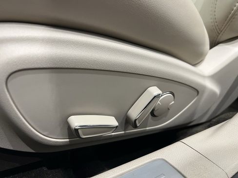 Used 2019 Lincoln MKZ Premiere image 46