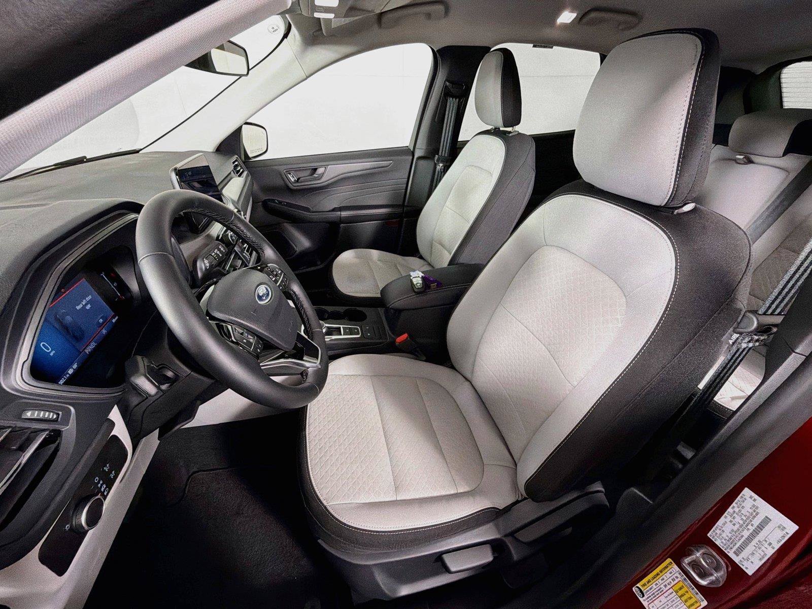 Used 2026 Ford Escape Active w/ Cold Weather Package AWD/4WD image 2